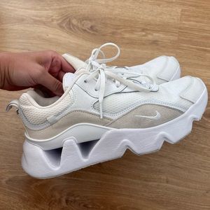 Women’s Nike RYZ white and beige size 9.5 gently used